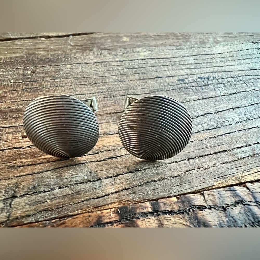 Silver Shell Cufflinks - Picture 4 of 4